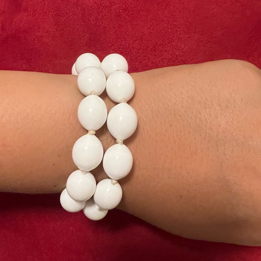 TRIFARI Vintage White Bead Crown Bracelet - Picture 6 of 9